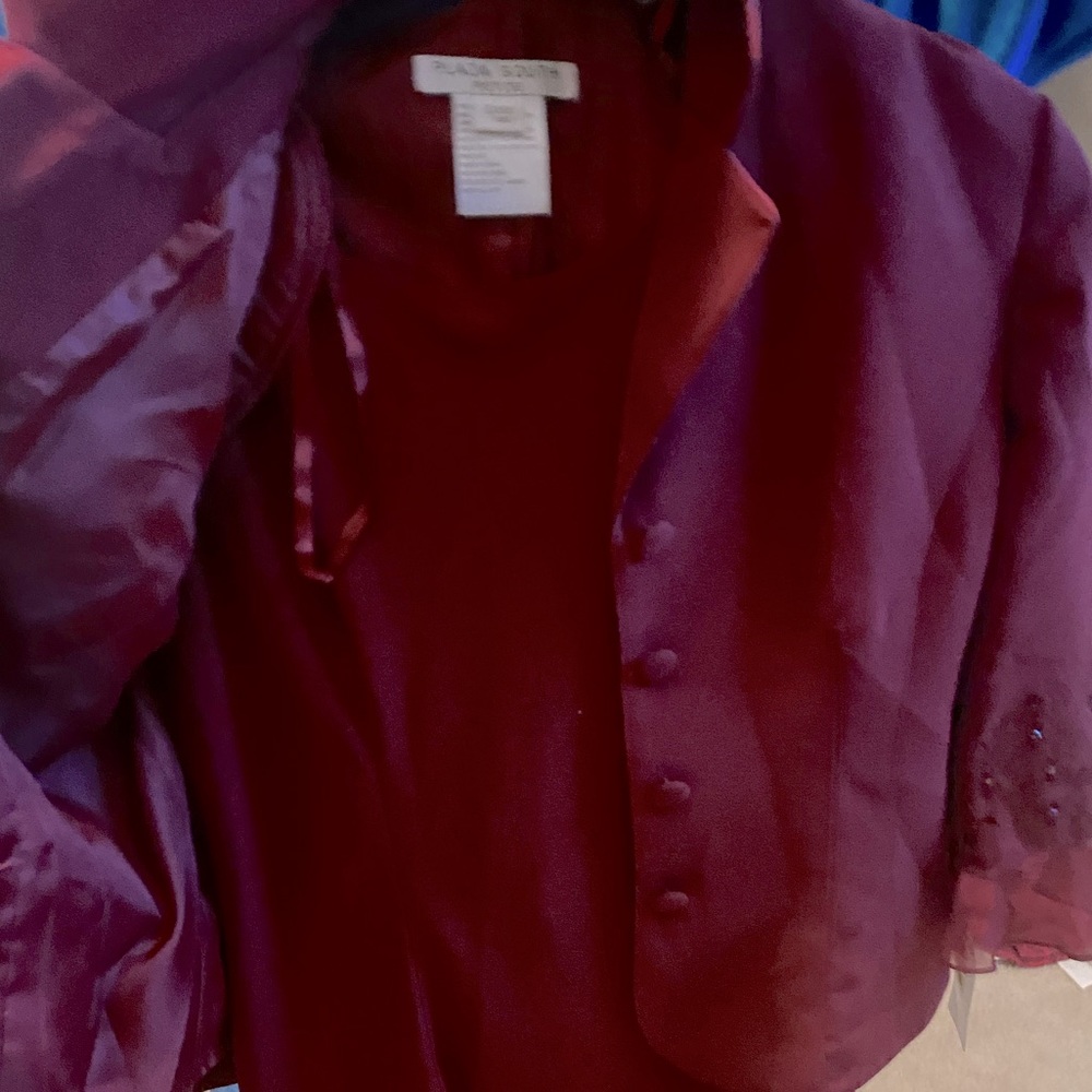 Women’s sleeveless dress with matching blazer size 8P, great condition